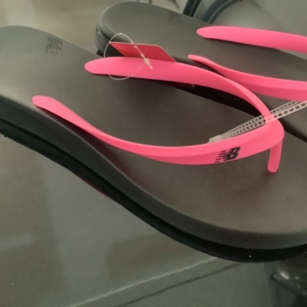 NWT New Balance Unisex Flip Flops Sz 14
